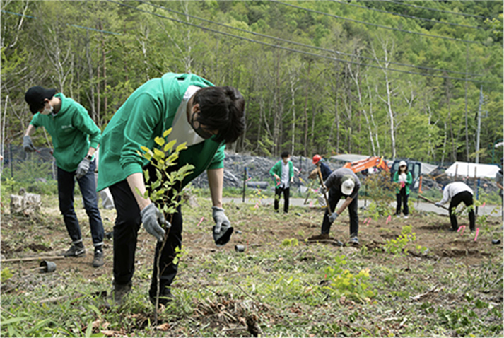 山梨県笛吹市での植樹活動