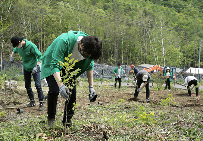 山梨県笛吹市での植樹活動